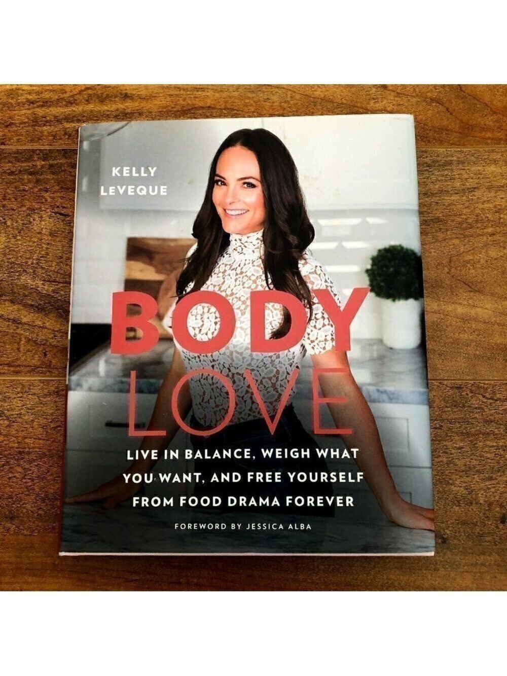 𝅺KELLY Leveque - Body Love Book